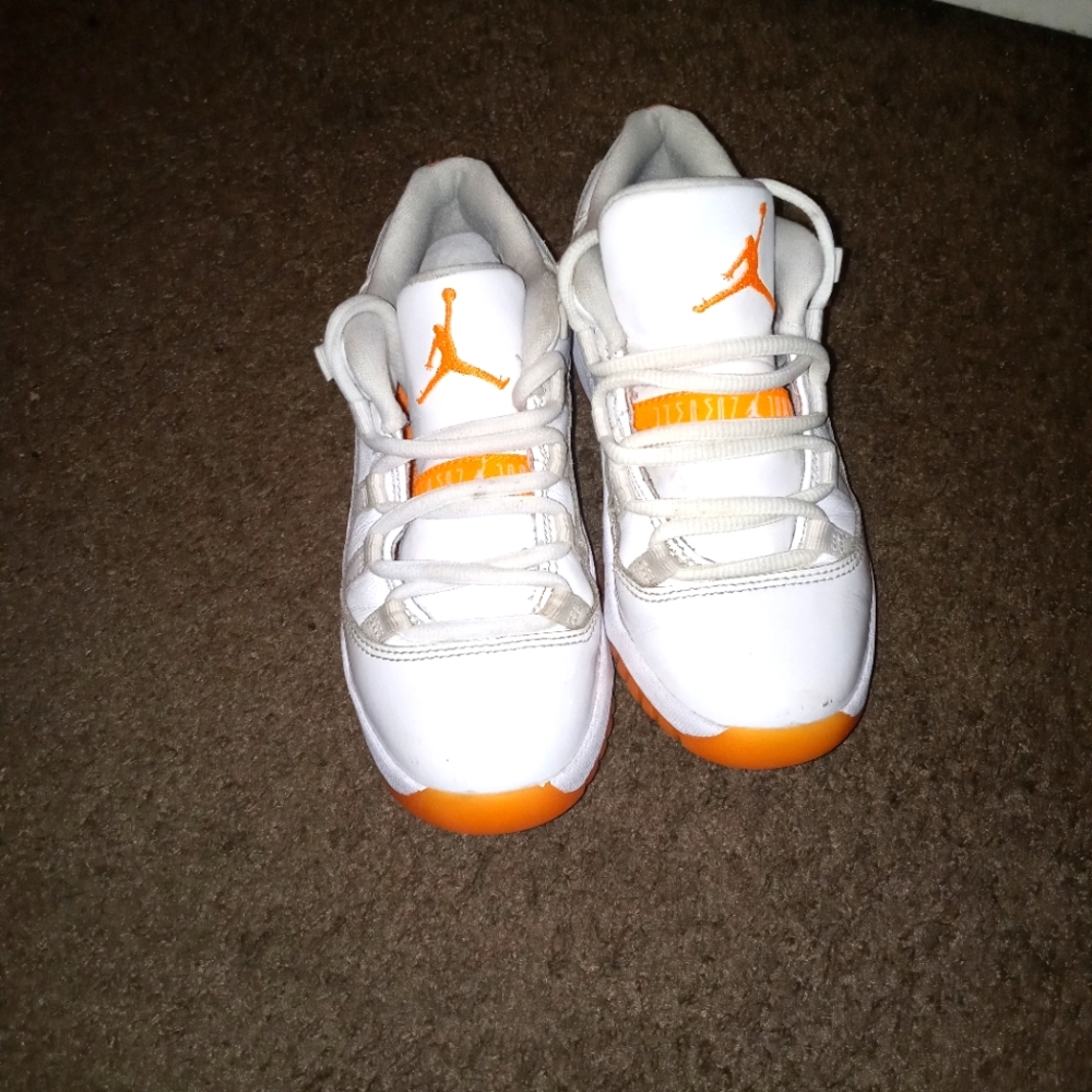 Gym shoes